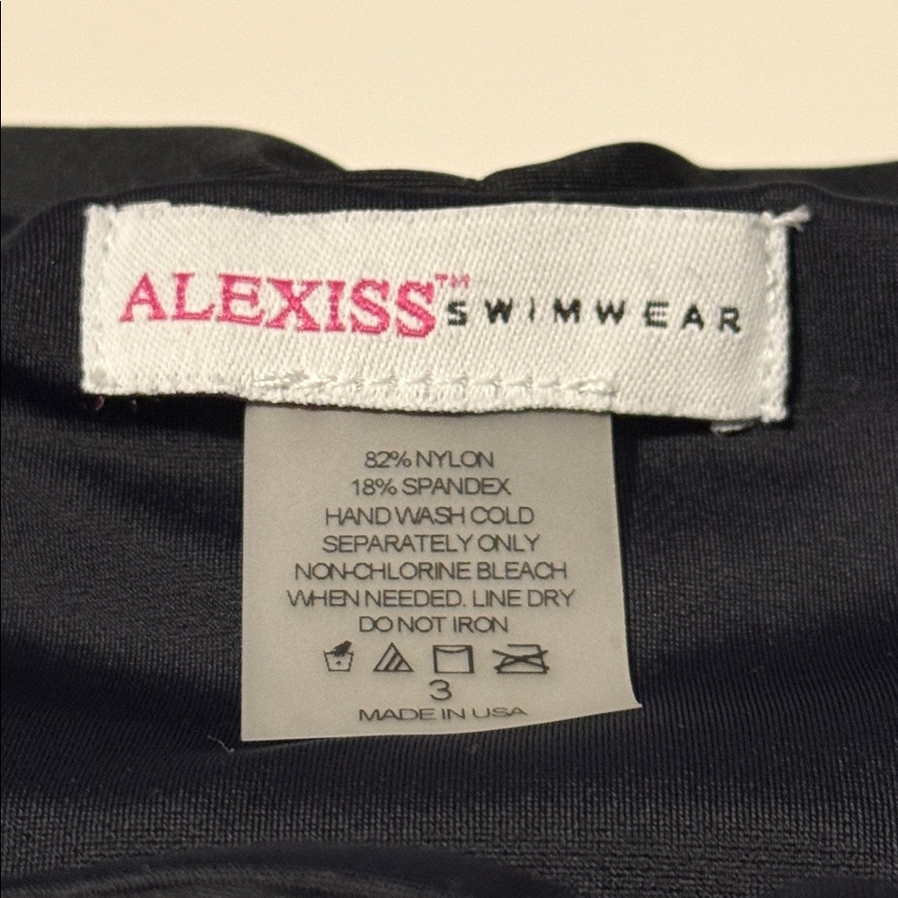 Alexis’s Swimwear BLACK TRI-TOP- Size F BLACK SCRUNCH BOTTOMS- Size 3 (Large) - Picture 10 of 13